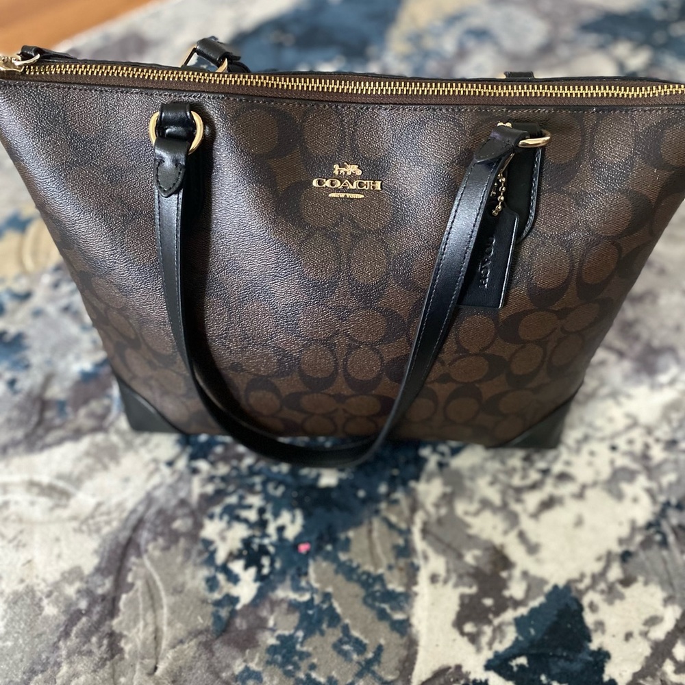 Coach Top Zip Signature Bag - Medium